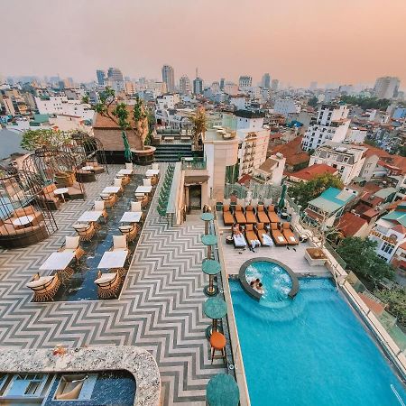 Peridot Grand Luxury Boutique Hotel Hanoi Exterior photo The rooftop pool at the hotel