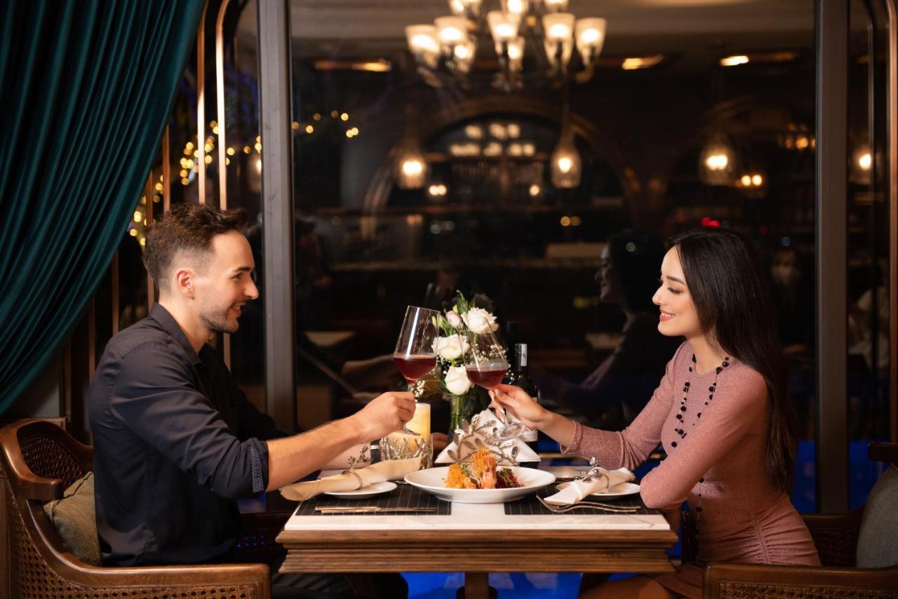 Peridot Grand Luxury Boutique Hotel Hanoi Exterior photo A couple dining at a restaurant