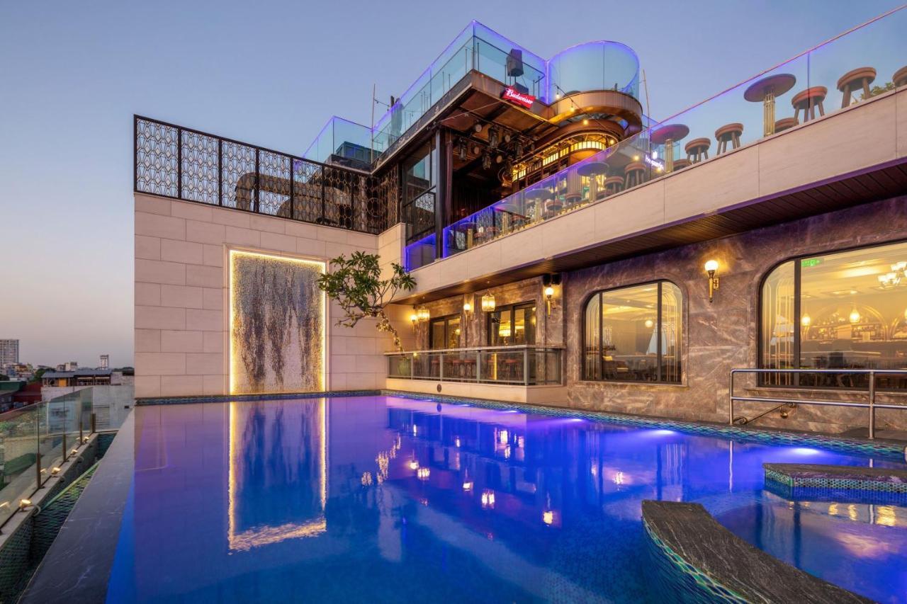 Peridot Grand Luxury Boutique Hotel Hanoi Exterior photo The pool at the hotel