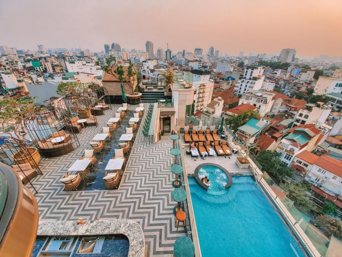 Peridot Grand Luxury Boutique Hotel Hanoi Exterior photo The rooftop pool at the hotel