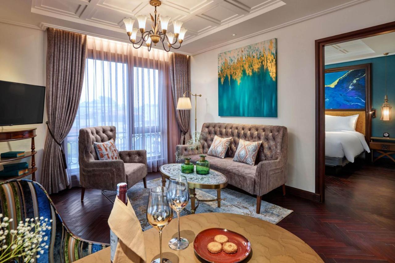 Peridot Grand Luxury Boutique Hotel Hanoi Exterior photo A suite at the hotel